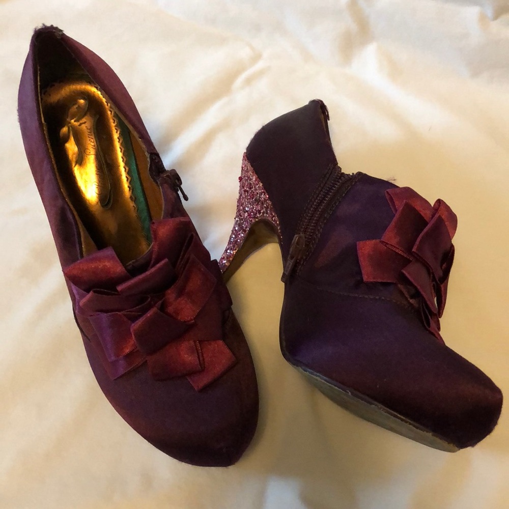 Poetic License plum satin sparkle heels 6